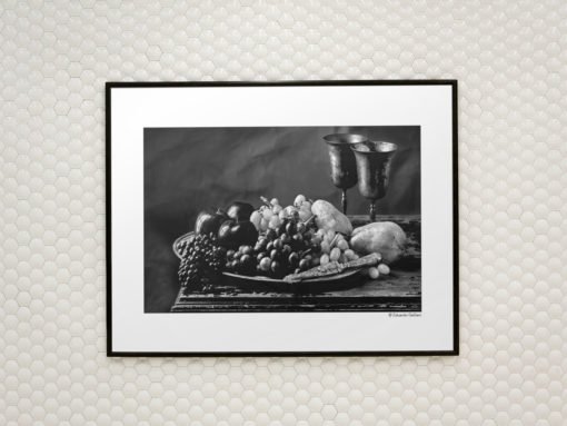 Black-Apples-print-photography-wall-art-galliani-collection-framed